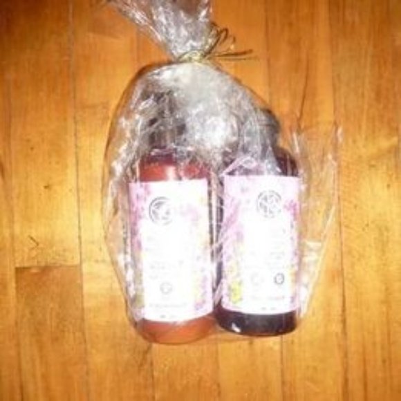 Yves Rocher Fleur Des Pres Body Lotion/Shower Gel Set - Picture 2 of 4